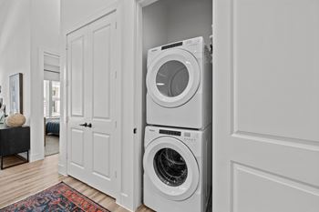 Washer/dryer included